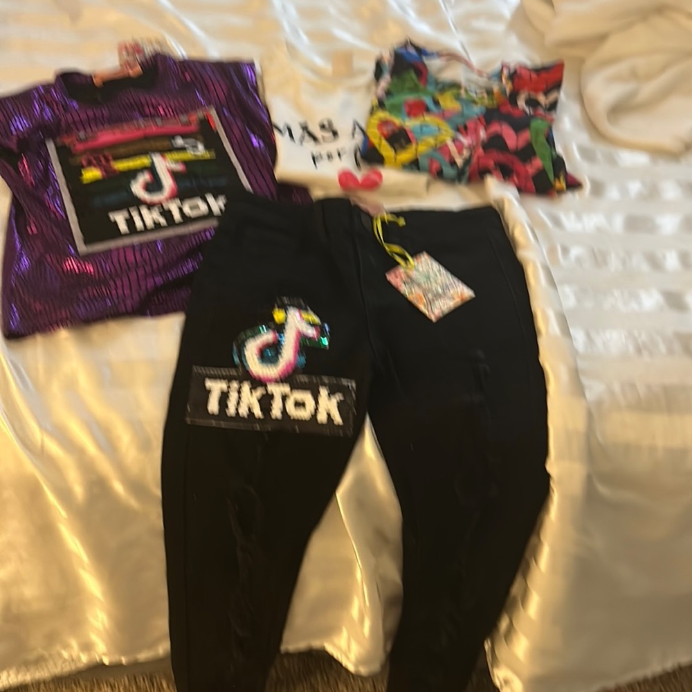 Girls Tick Tok Outfit NWT